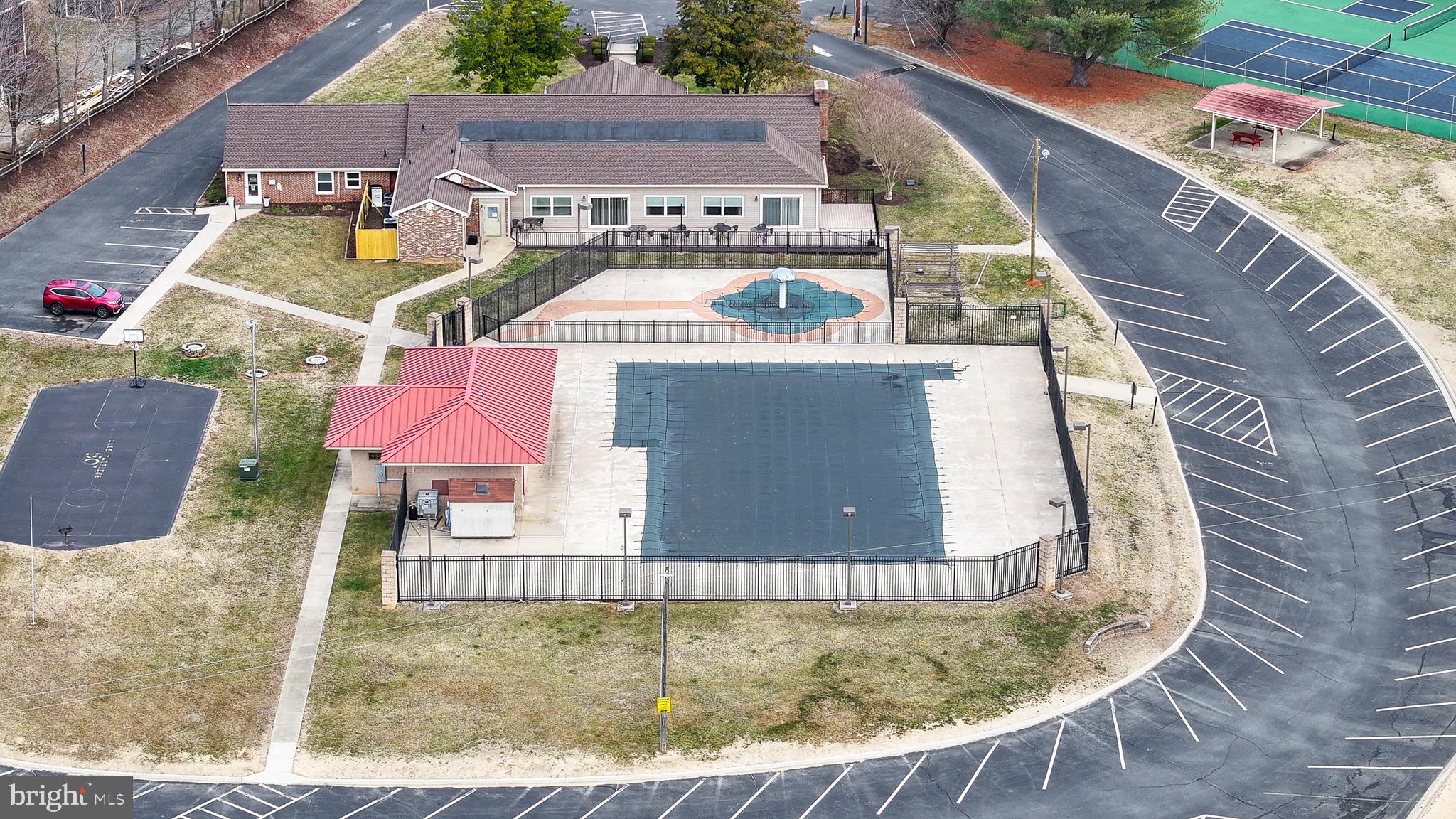 LAKE CAROLINE - Residential