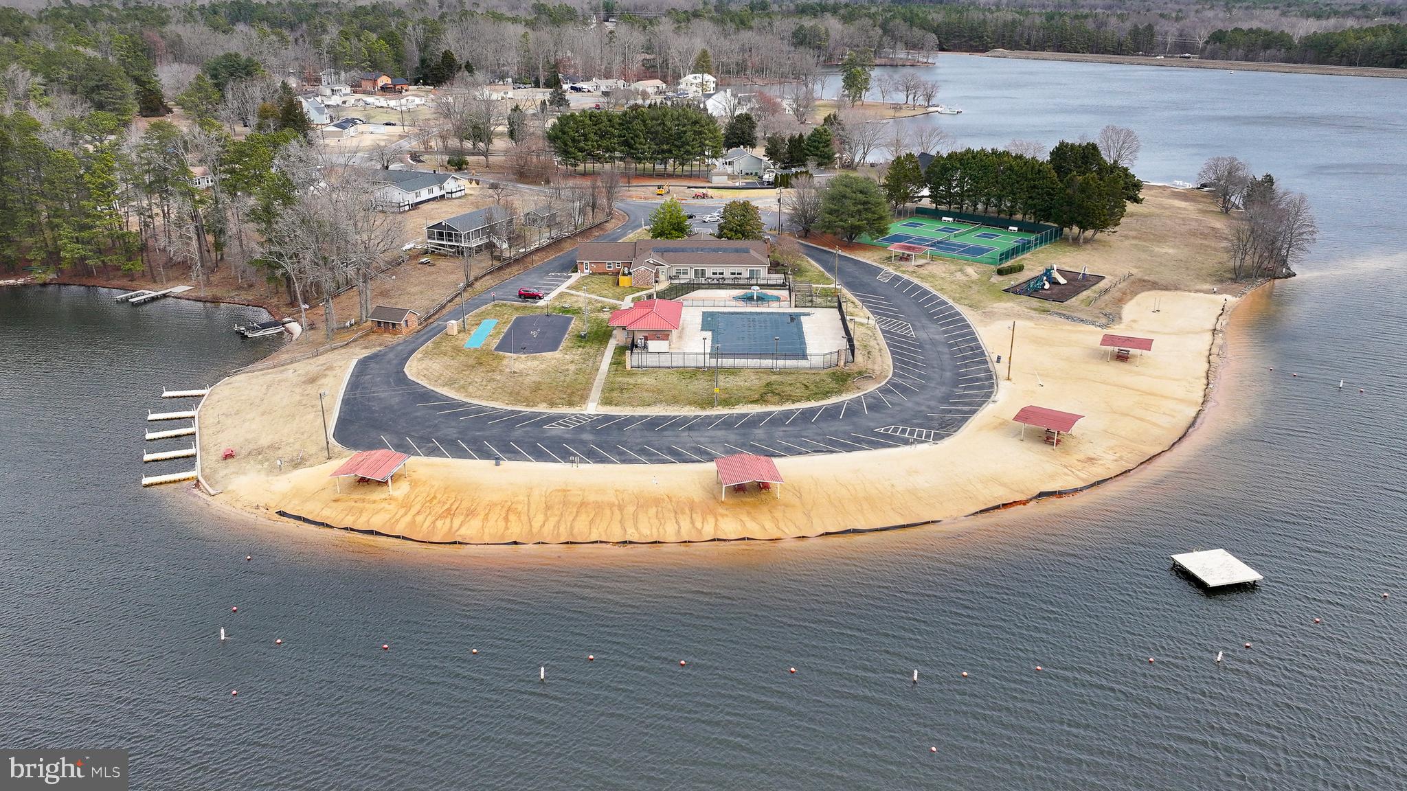 LAKE CAROLINE - Residential