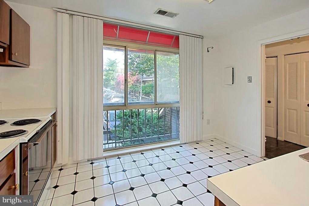 SOUTHAMPTON - Residential Lease