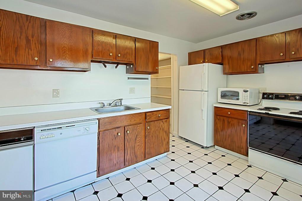 SOUTHAMPTON - Residential Lease