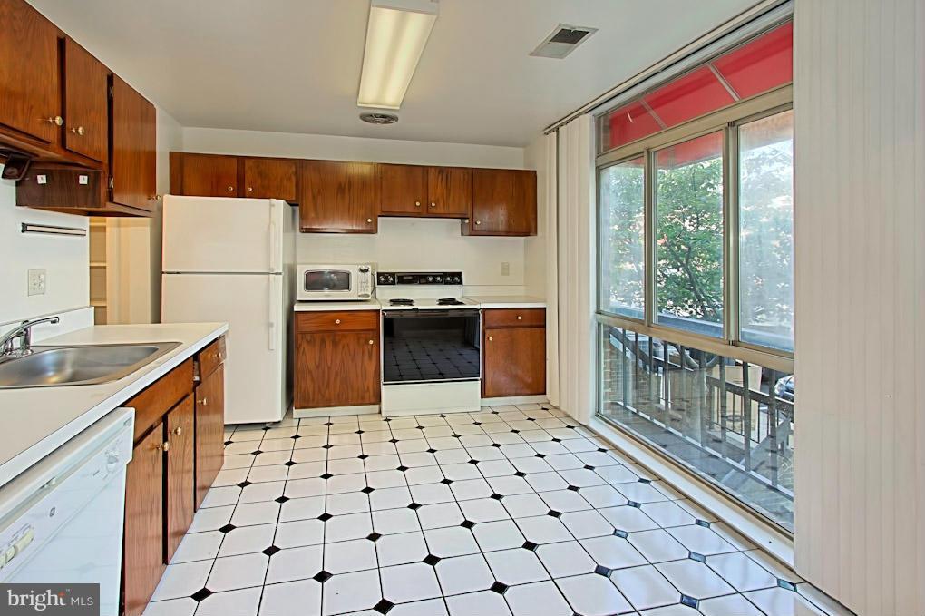 SOUTHAMPTON - Residential Lease