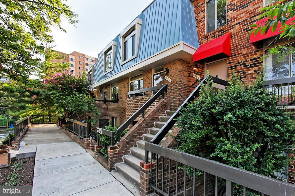 SOUTHAMPTON - Residential Lease