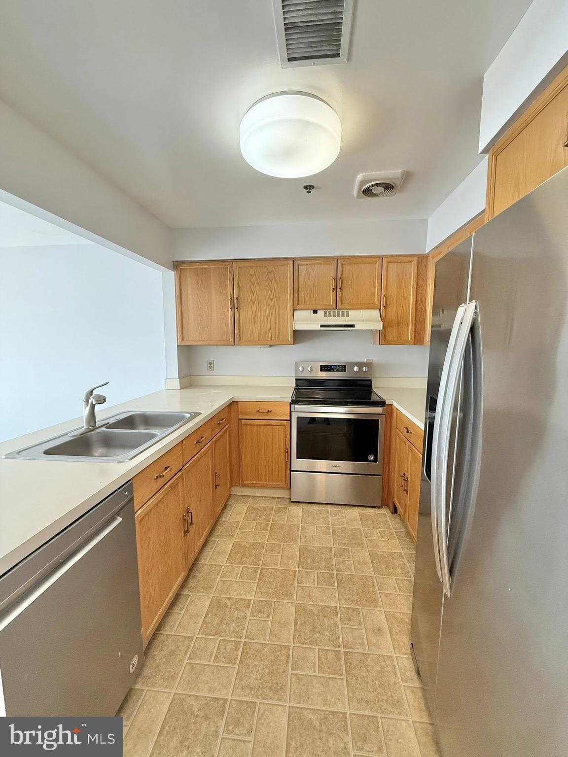 115 LEE STREET N BH404