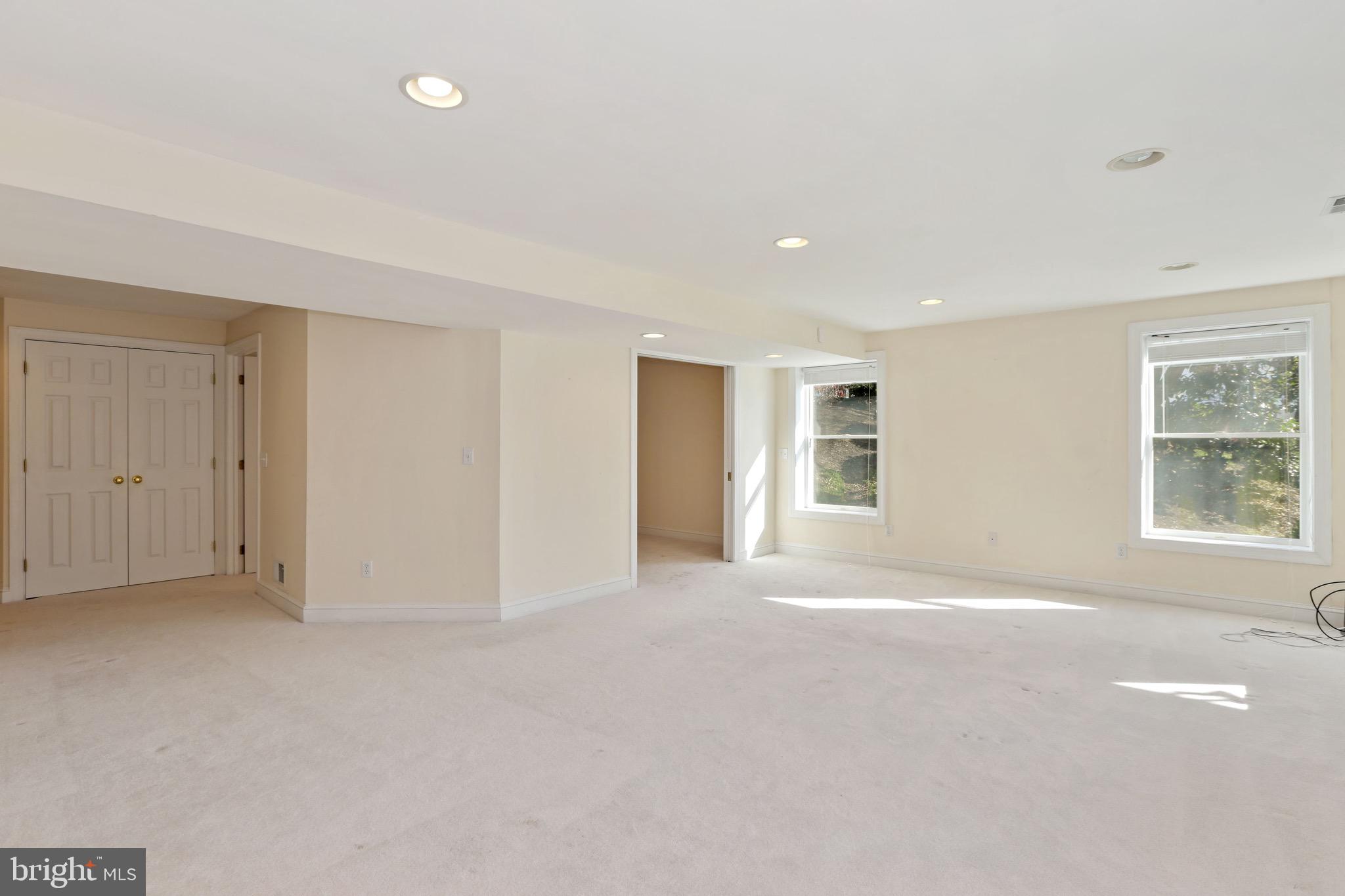 ANNAPOLIS ROADS - Residential