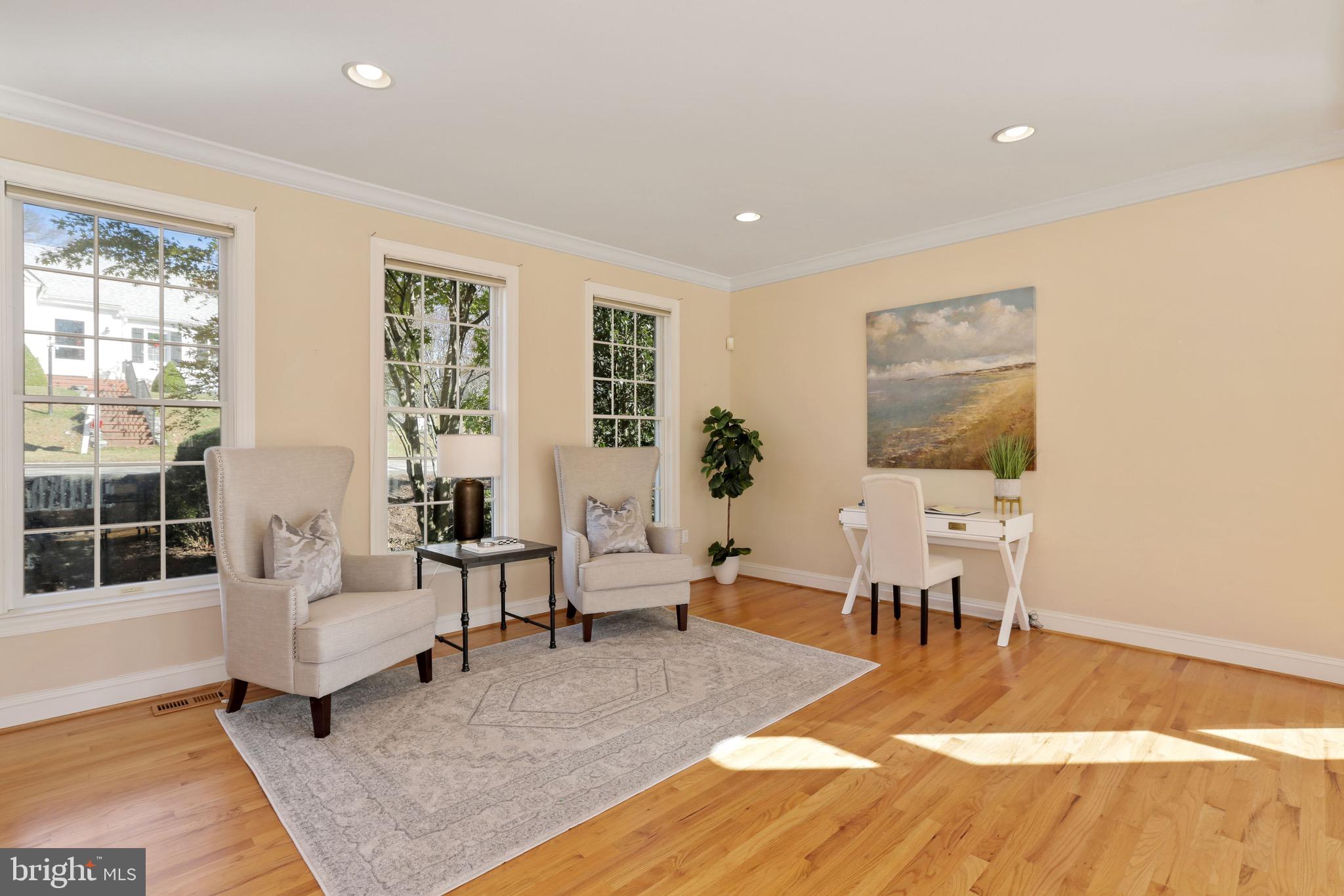 ANNAPOLIS ROADS - Residential