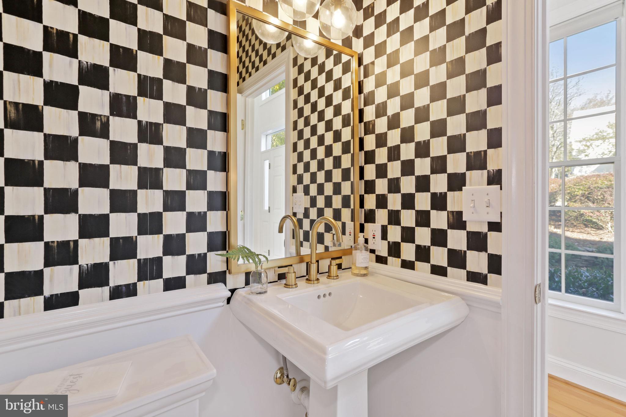 ANNAPOLIS ROADS - Residential