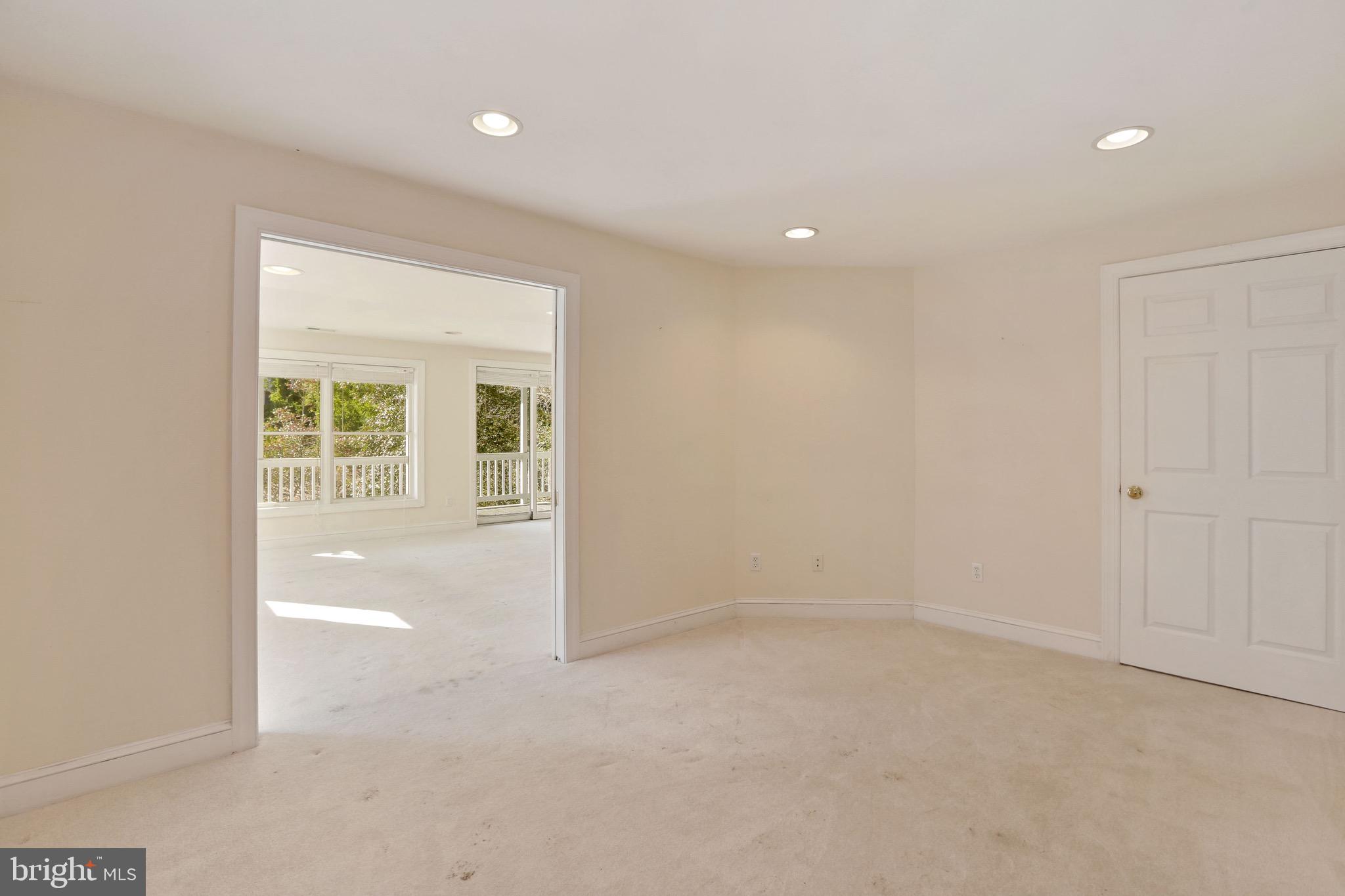 ANNAPOLIS ROADS - Residential