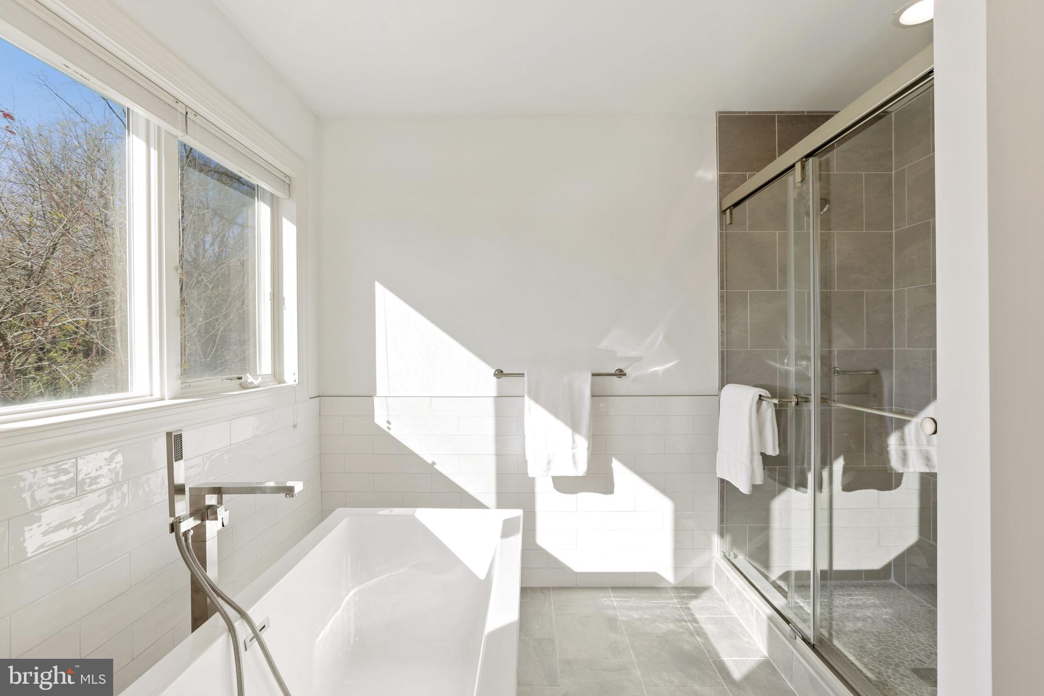 ANNAPOLIS ROADS - Residential