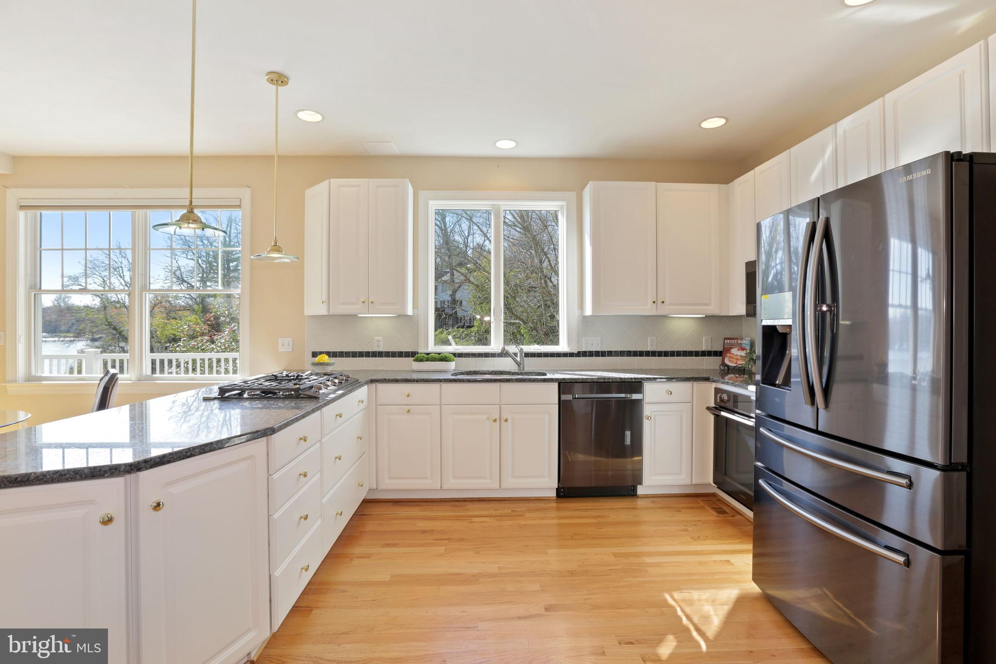 ANNAPOLIS ROADS - Residential