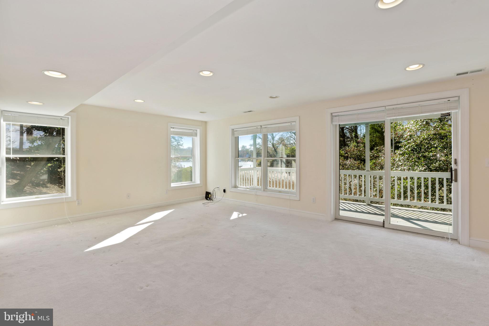 ANNAPOLIS ROADS - Residential