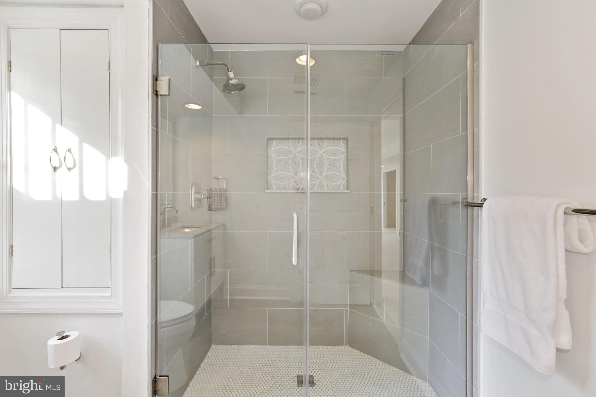 ANNAPOLIS ROADS - Residential