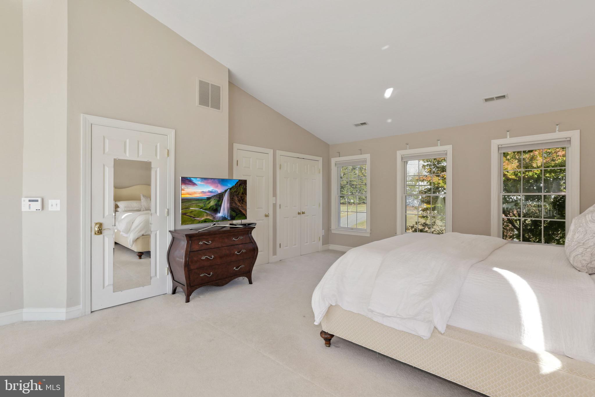 ANNAPOLIS ROADS - Residential