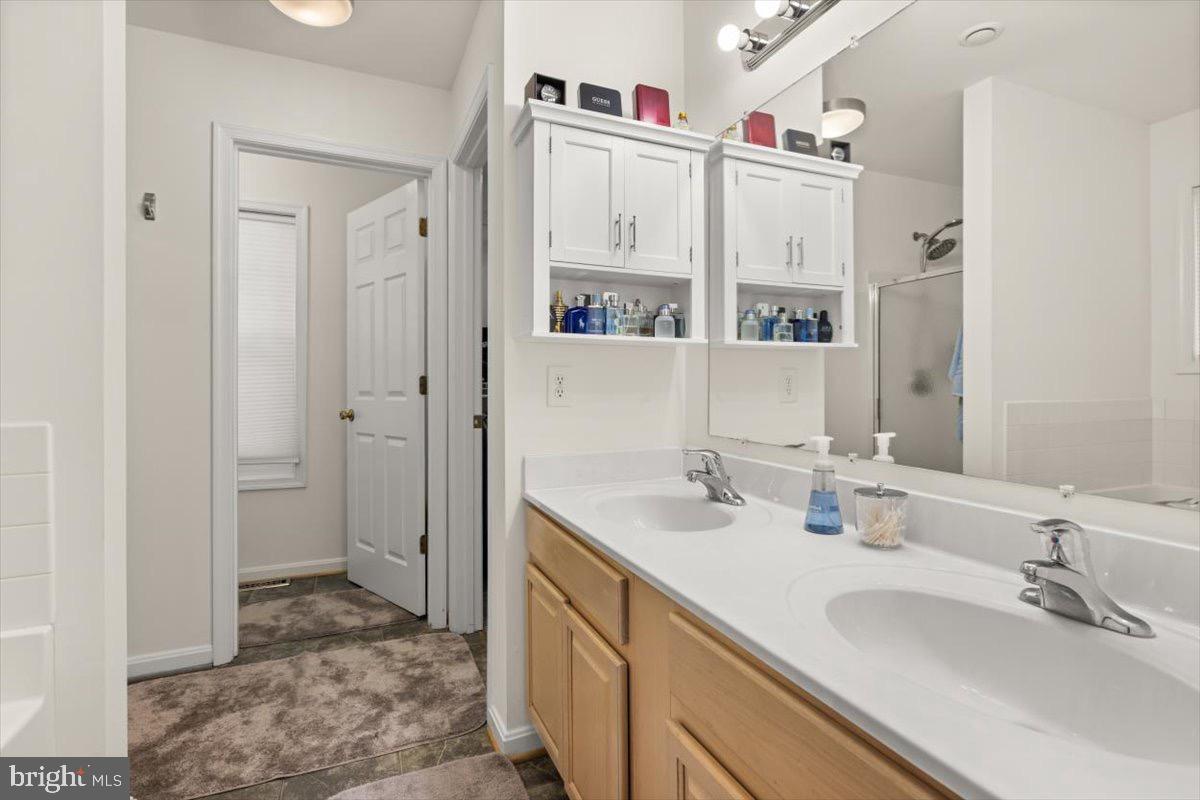 HIDDEN RIVER - Residential Lease