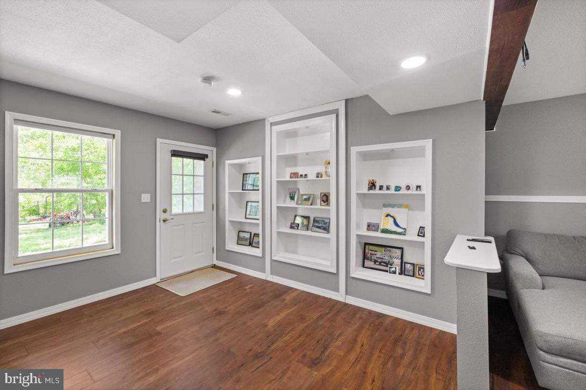 HIDDEN RIVER - Residential Lease