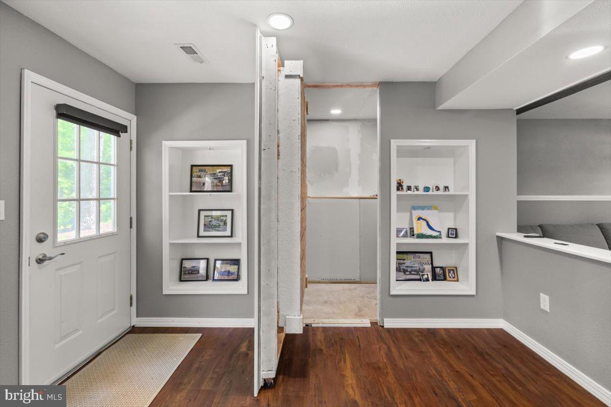 HIDDEN RIVER - Residential Lease