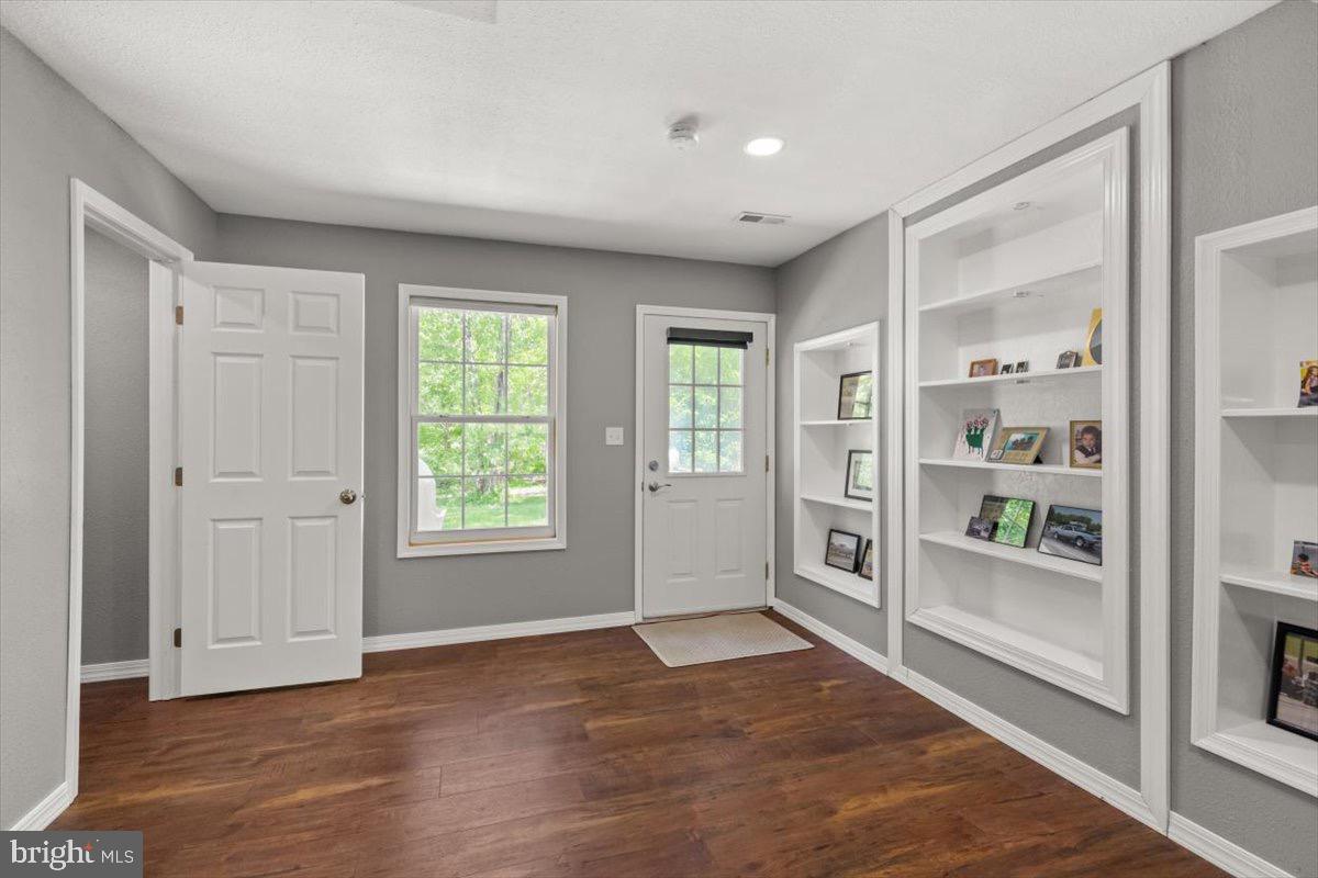 HIDDEN RIVER - Residential Lease