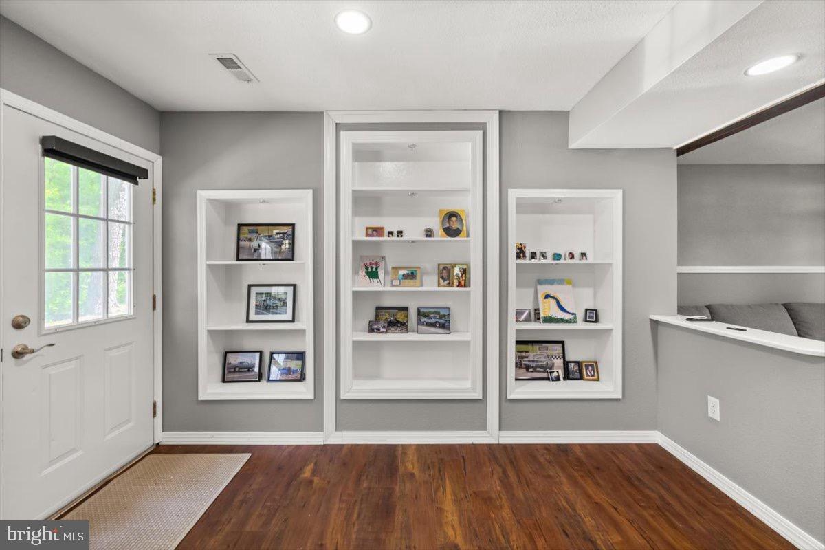 HIDDEN RIVER - Residential Lease