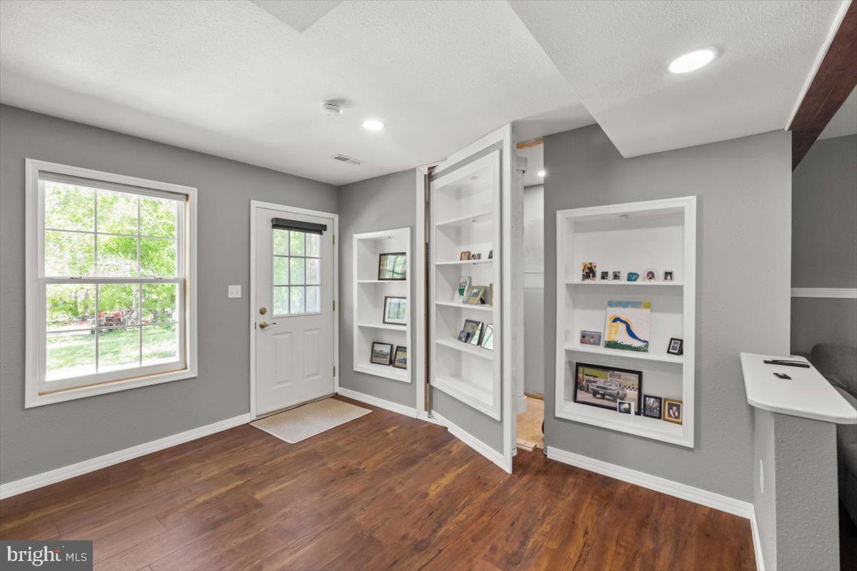 HIDDEN RIVER - Residential Lease