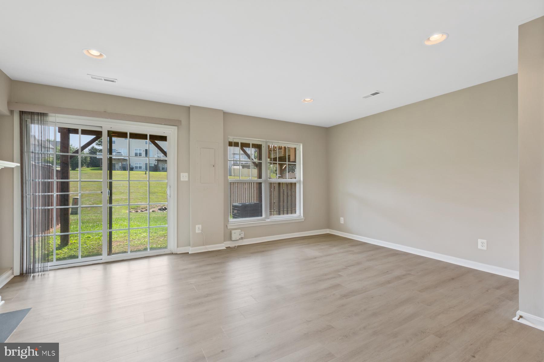 9147 RIBBON FALLS LOOP