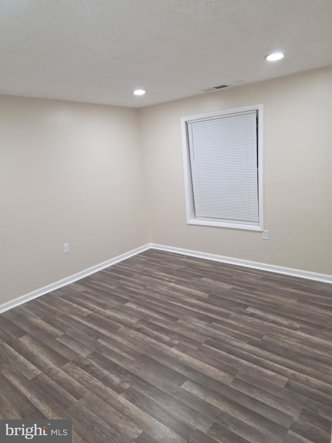 SWANN HILL CONDOMINIUMS - Residential Lease