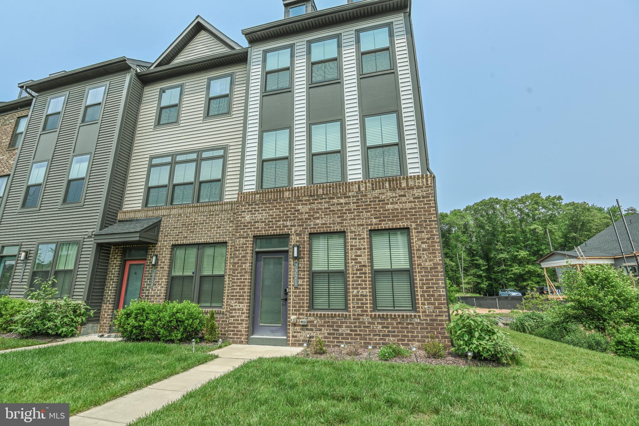 TANYARD SHORES - Residential Lease