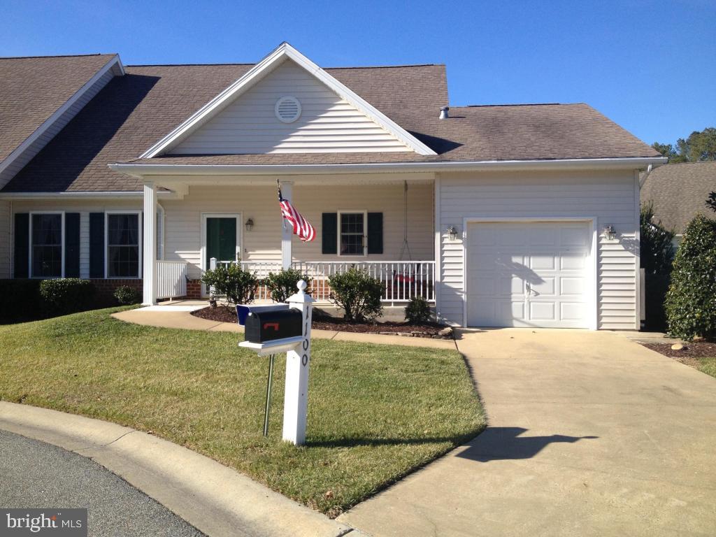 Beautiful two bedroom, two bathroom cottage directly across from the Clubhouse. Built-in bookcases surrounding a gas fireplace, nice deck off of the living room and neutral finishing to go with any decor. Enjoy the independent living with the amenities of onsite dining and a la carte services!