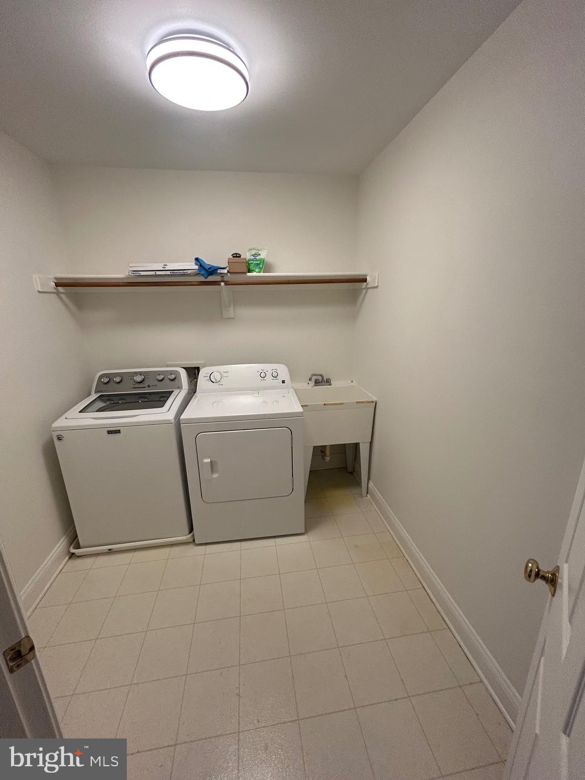 SHIRLEY WOODS - Residential Lease