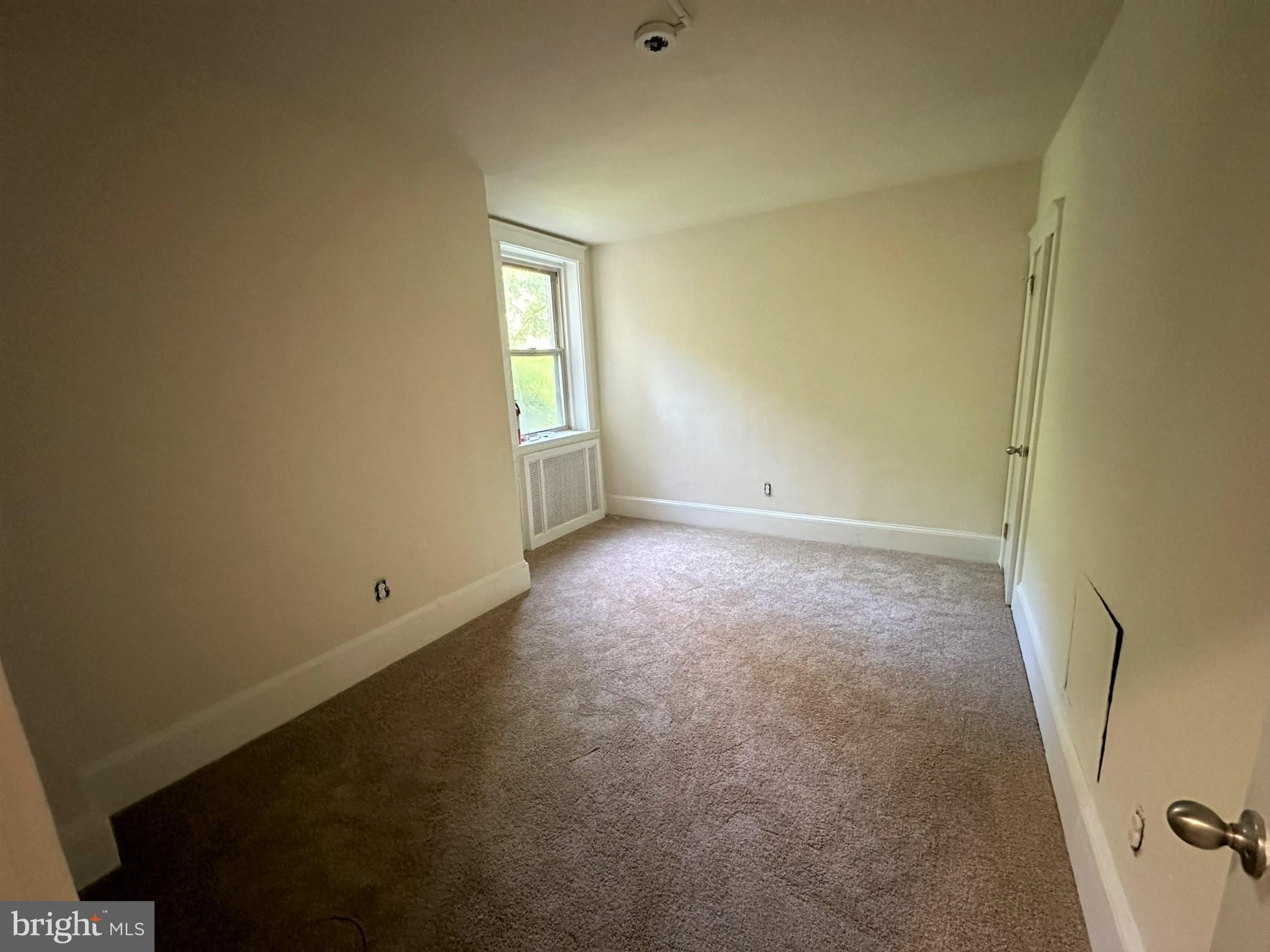 EAST FALLS - Residential Lease