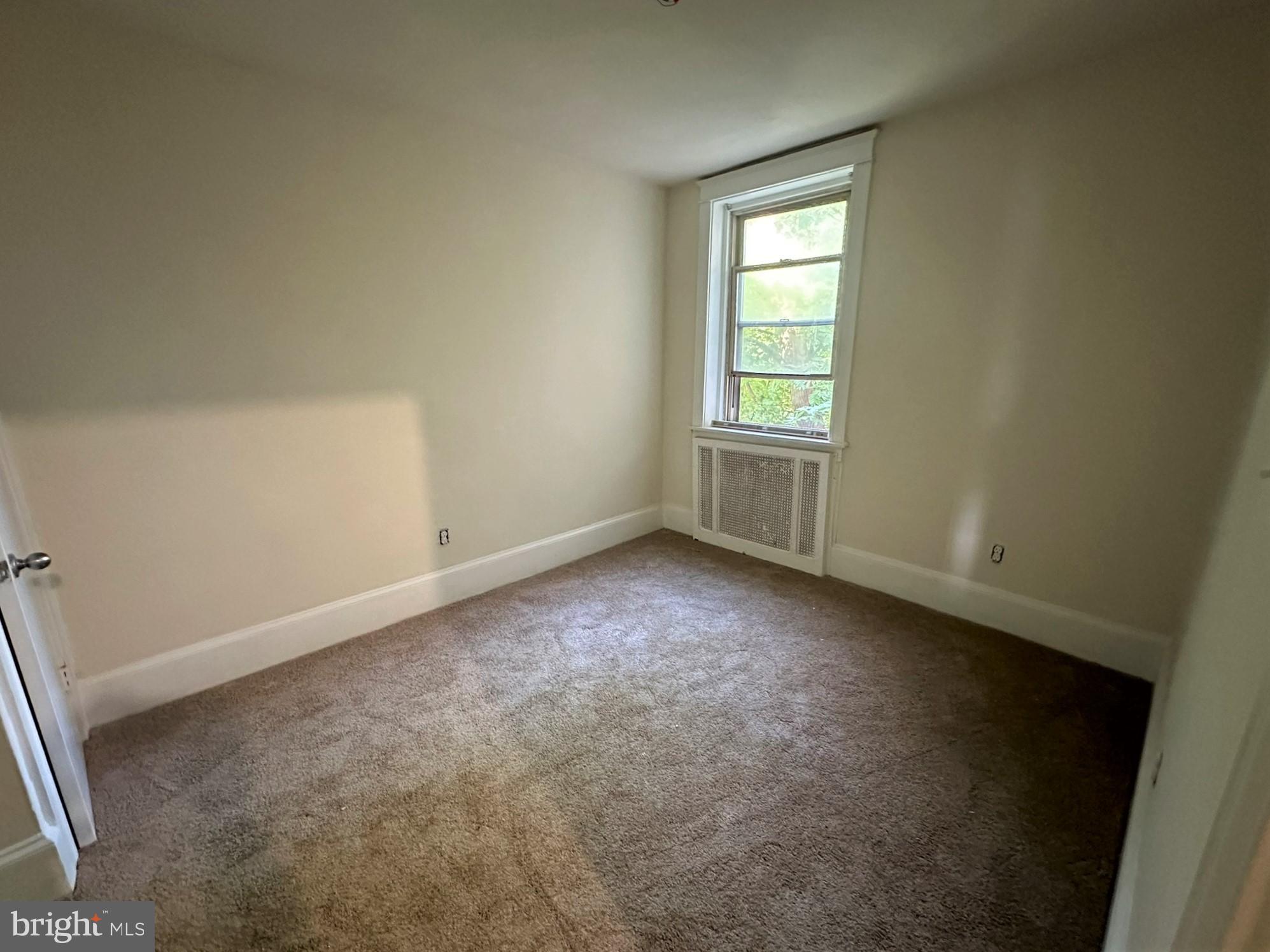 EAST FALLS - Residential Lease