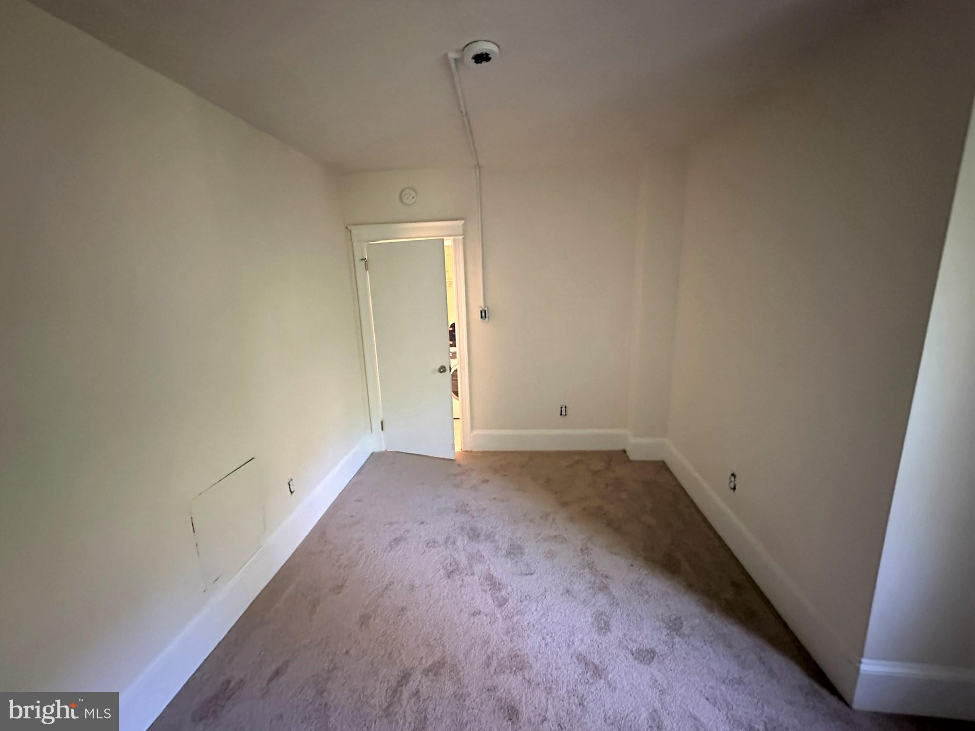 EAST FALLS - Residential Lease