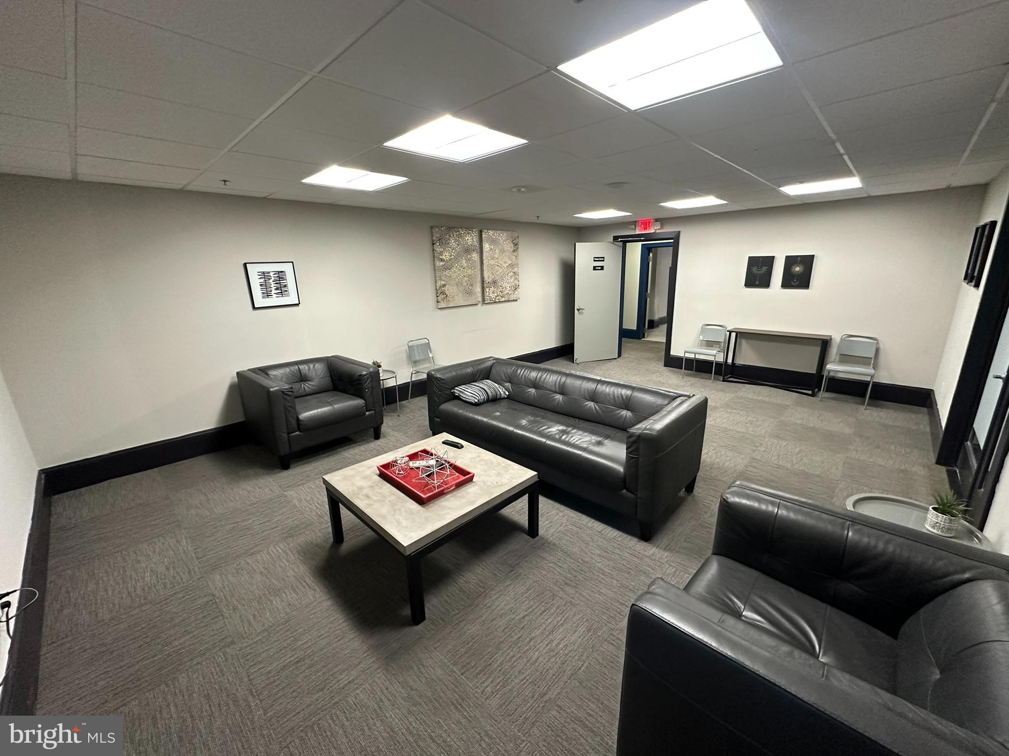 EAST FALLS - Residential Lease