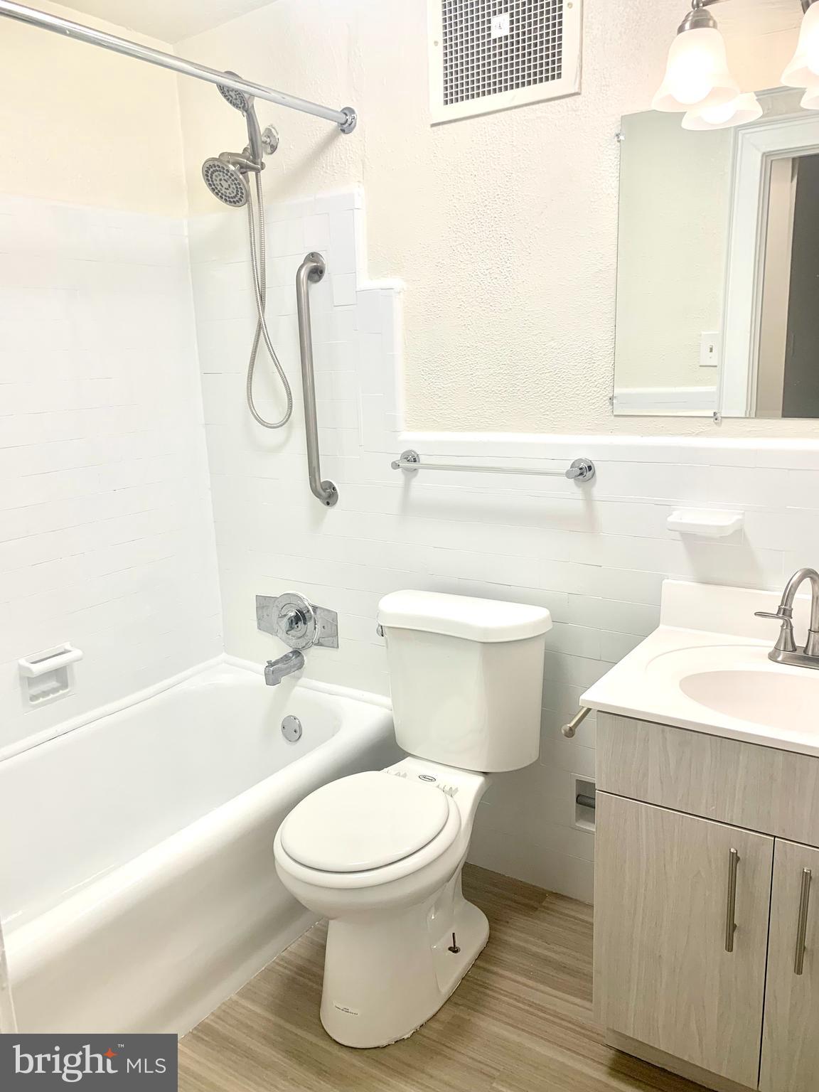 EAST FALLS - Residential Lease