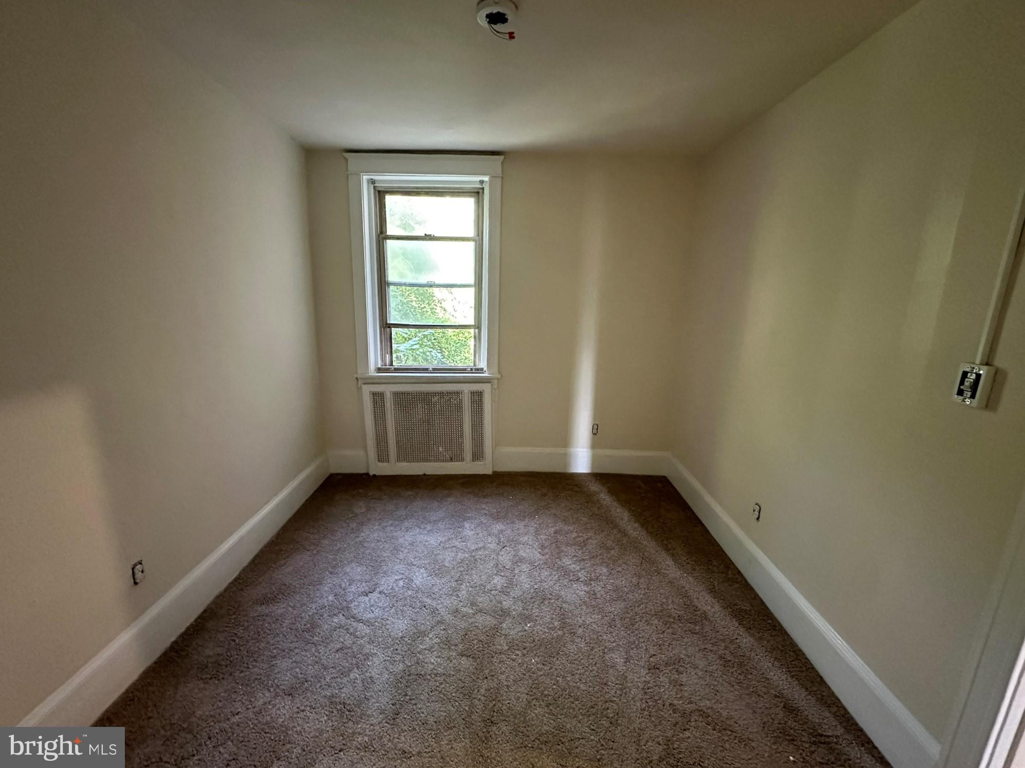 EAST FALLS - Residential Lease