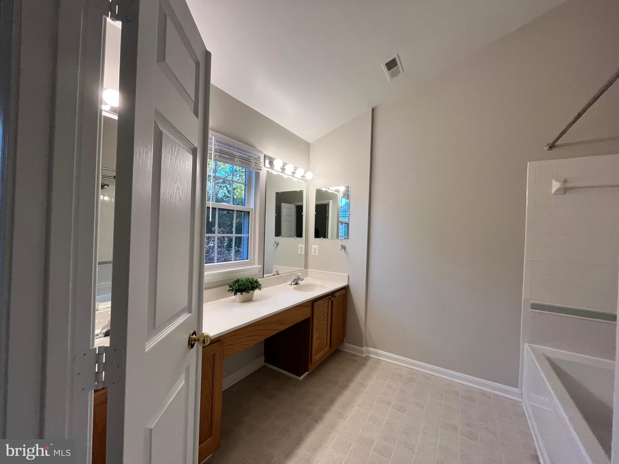 GREENWAY FARM - Residential Lease