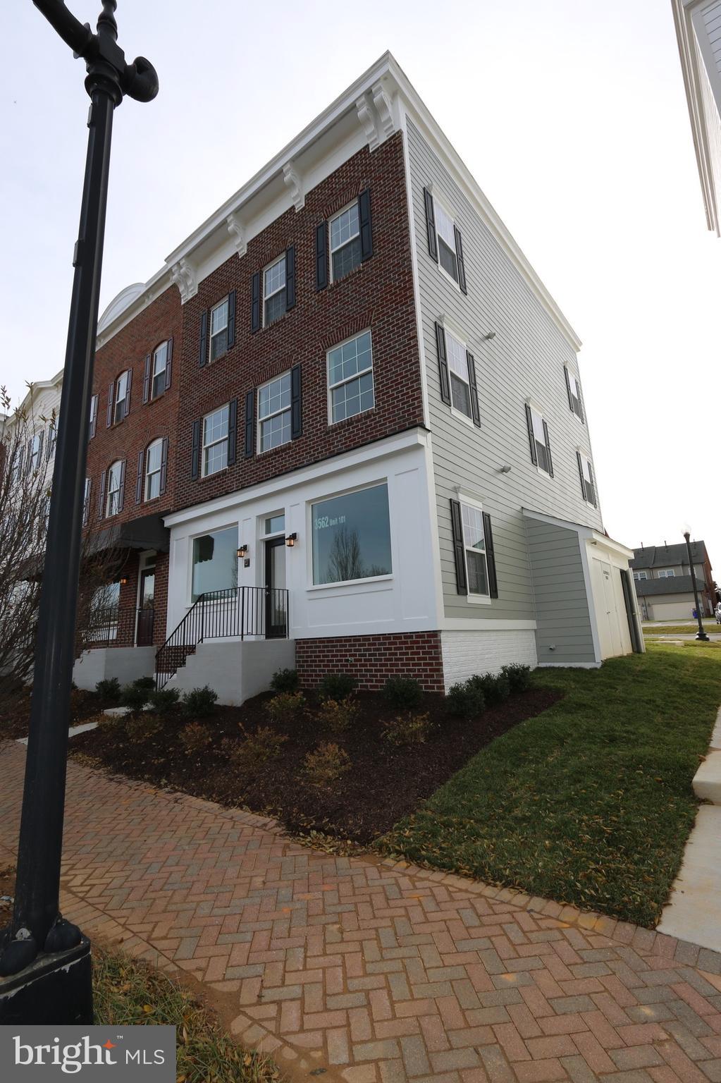 URBANA - Residential Lease