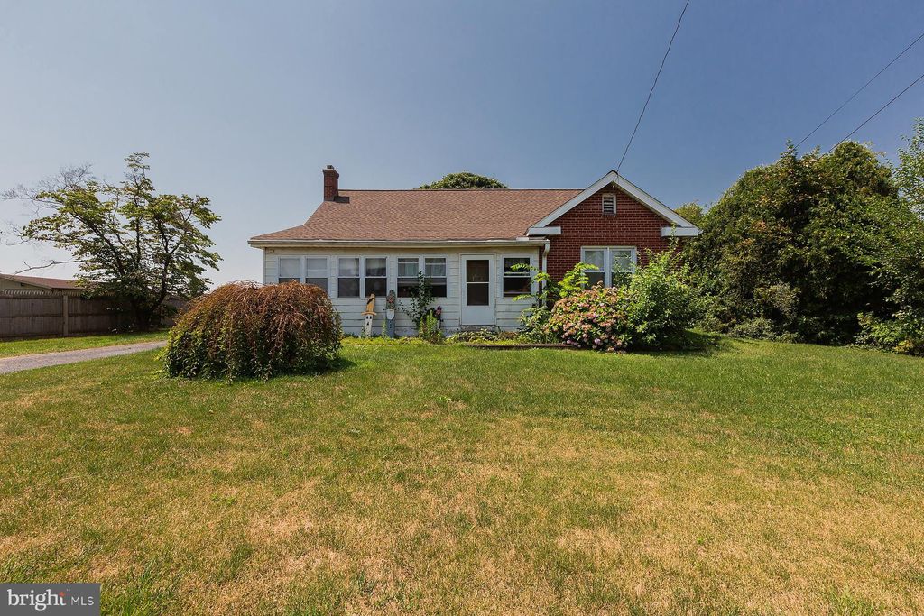 Photo of 286 Newport Rd, Leola, PA 17540 (MLS # PALA2053926)