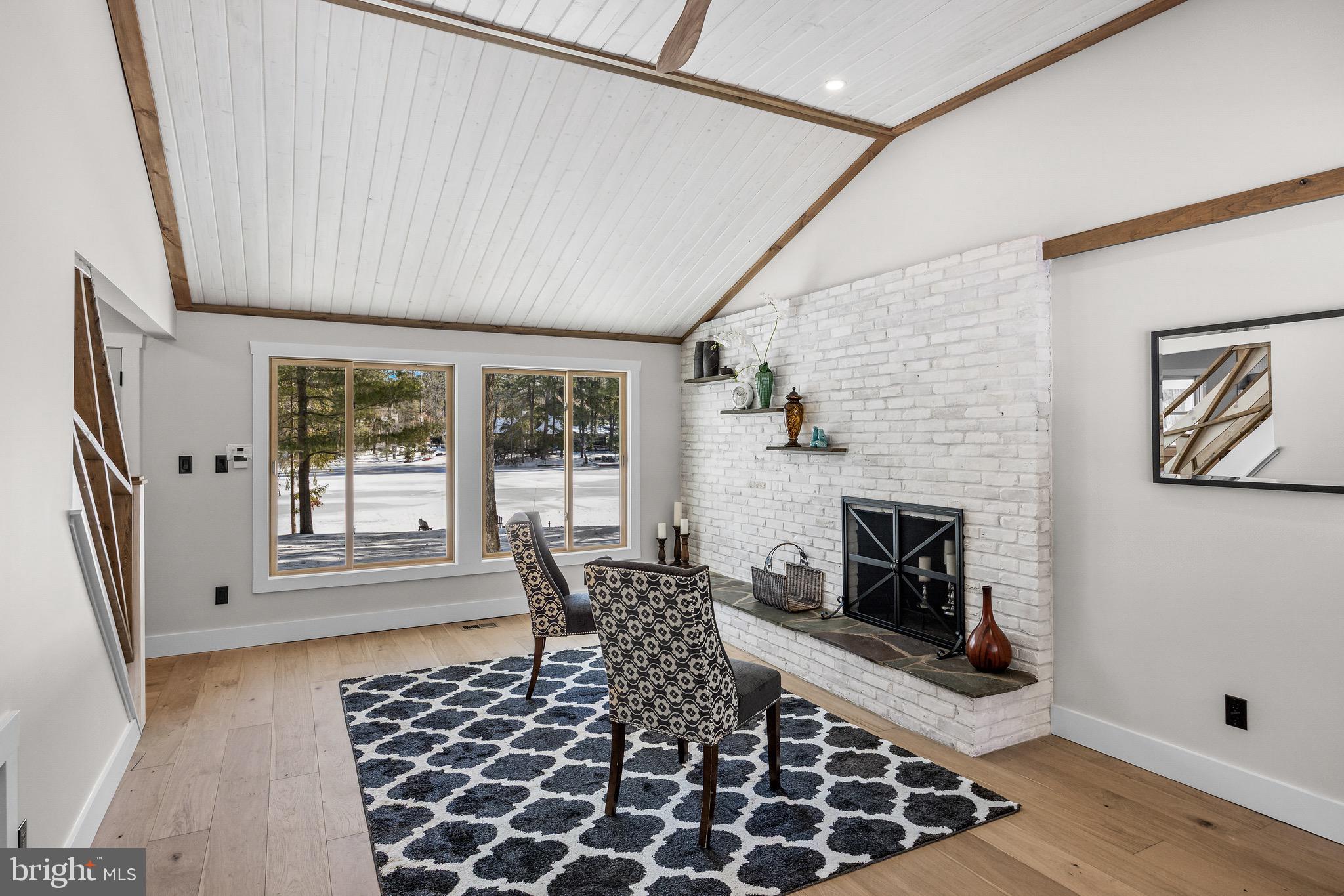 113 W CENTENNIAL DRIVE