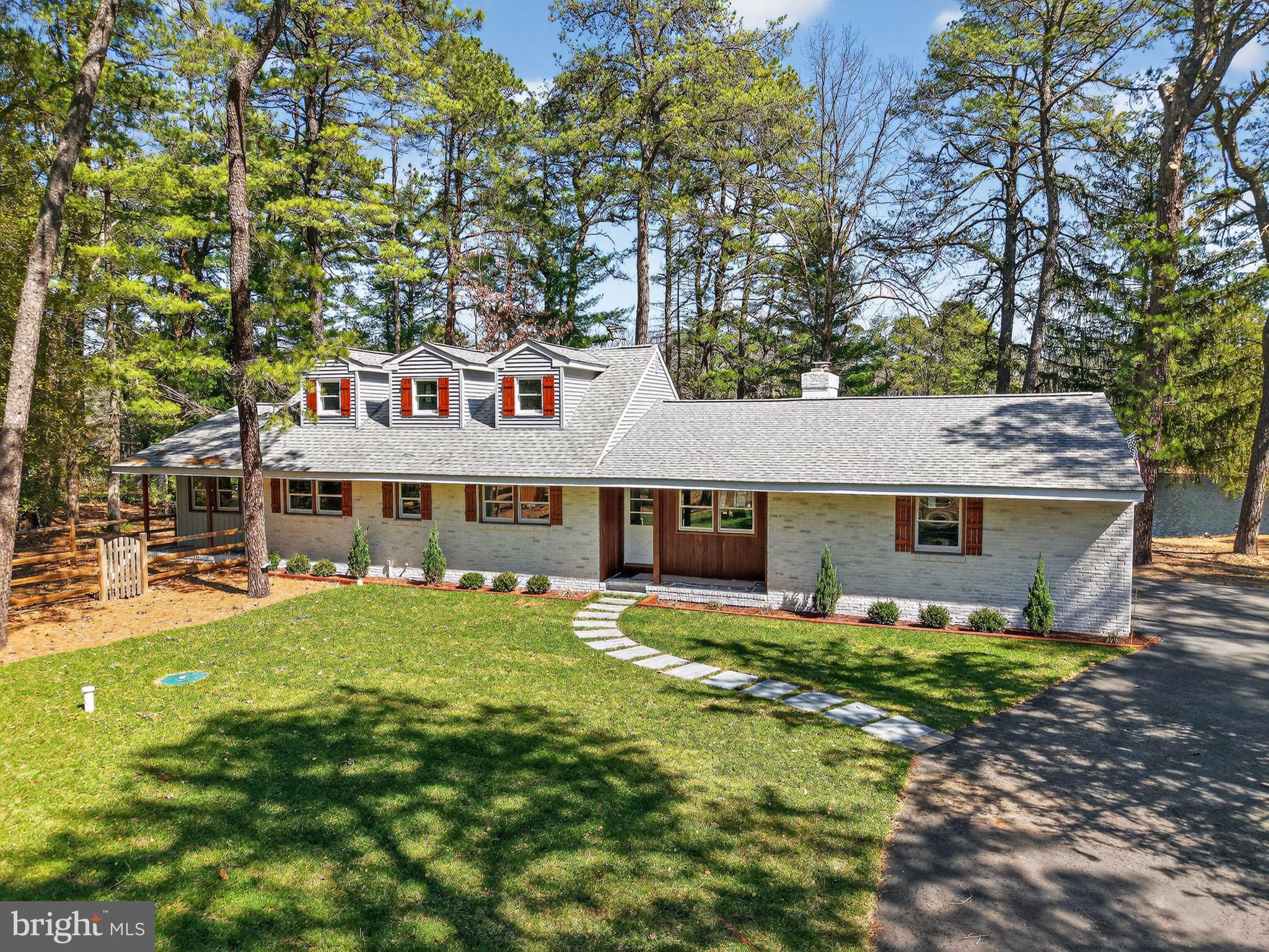 113 W CENTENNIAL DRIVE