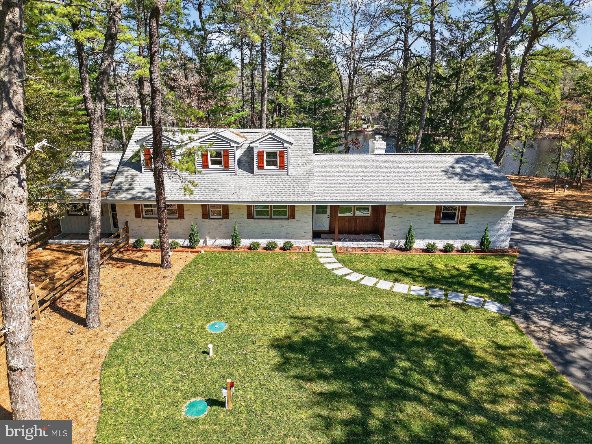 113 W CENTENNIAL DRIVE