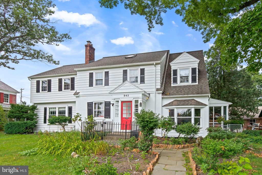 Photo of 945 SKYLINE DR, LANCASTER, PA 17601 (MLS # PALA2038872)