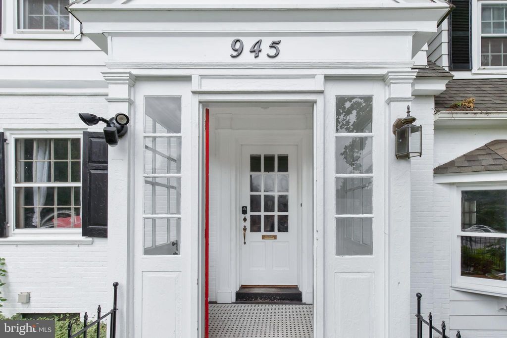 Photo of 945 SKYLINE DR, LANCASTER, PA 17601 (MLS # PALA2038872)