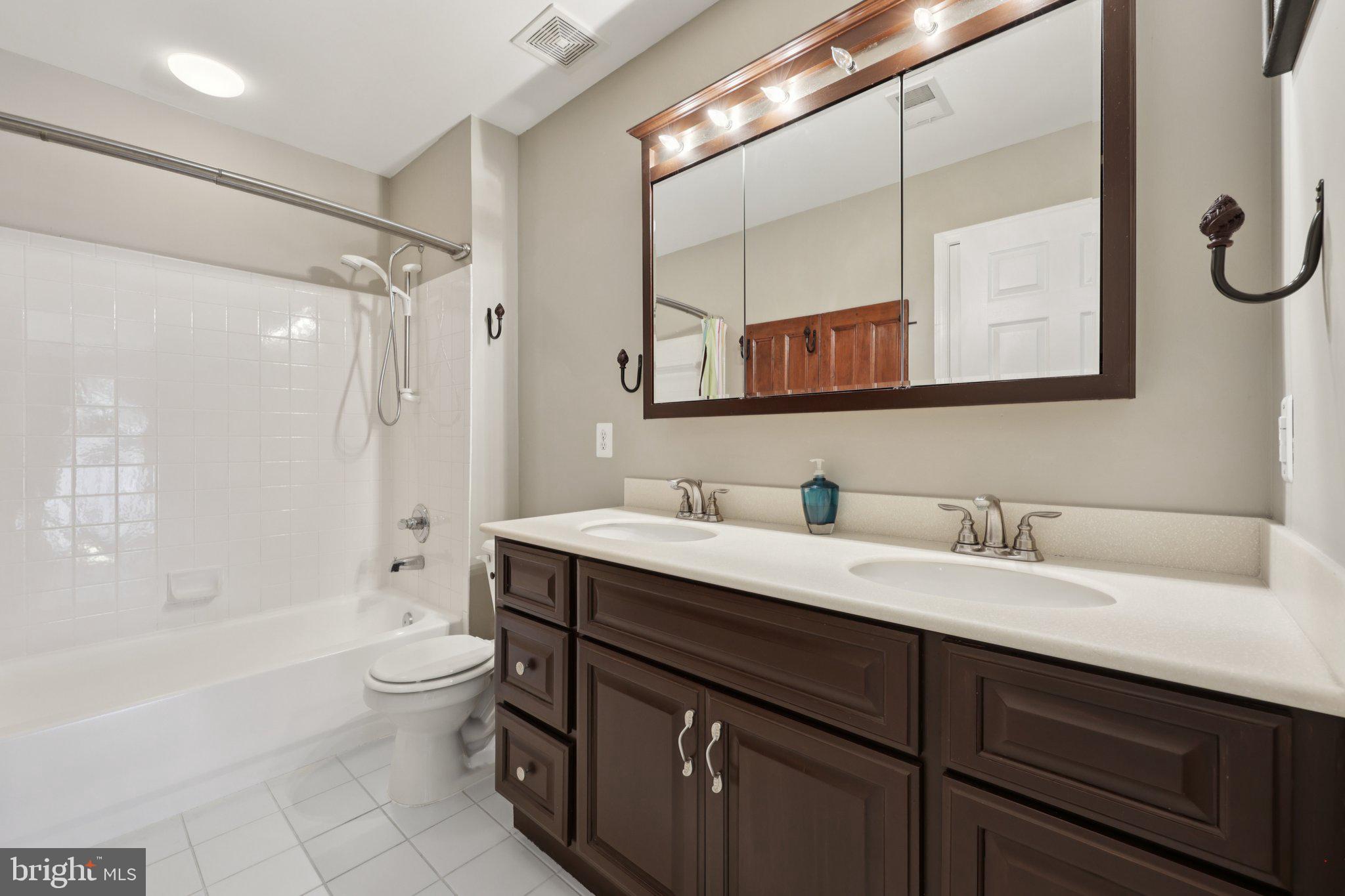 BLOOMS CROSSING - Residential