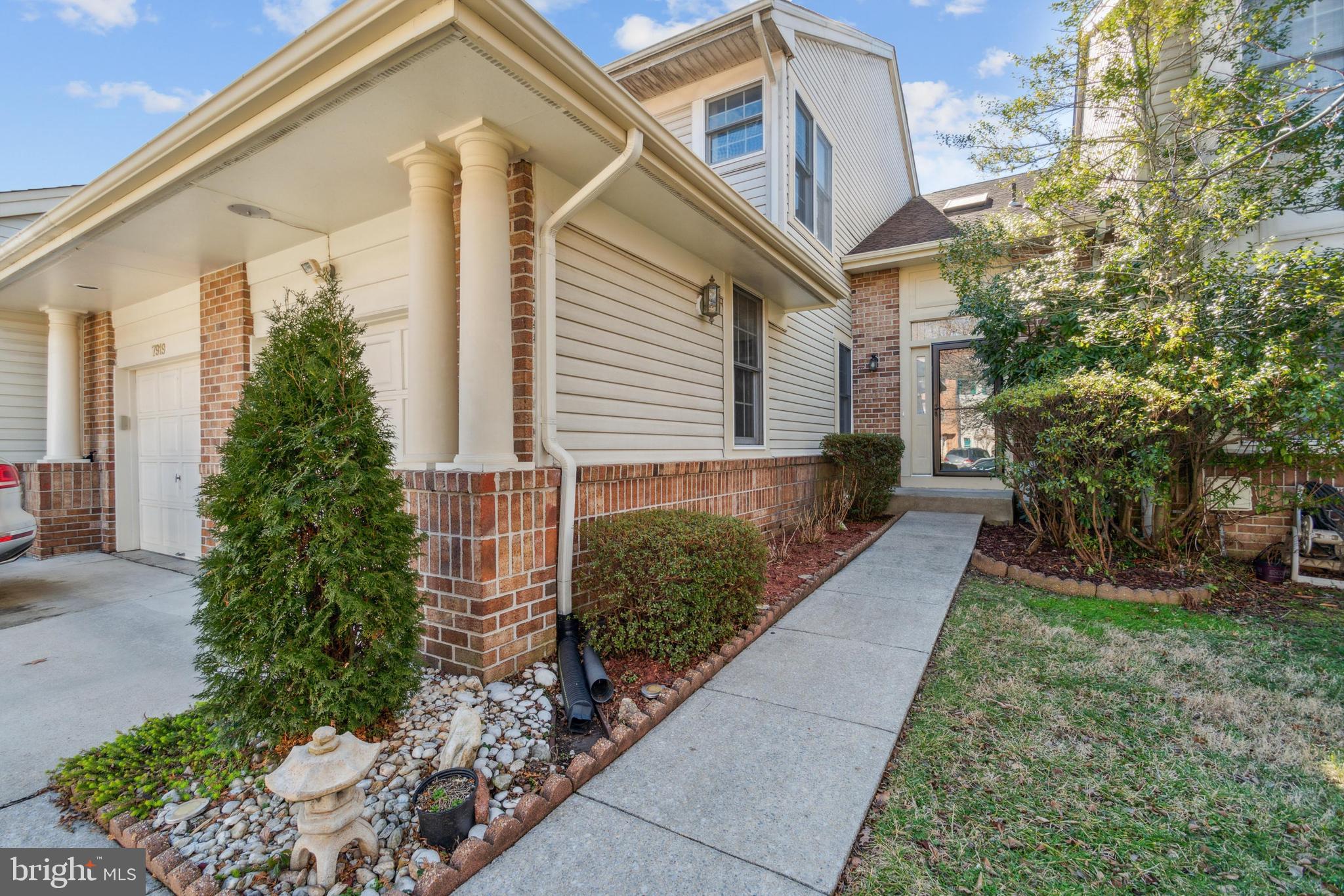 LAUREL LAKES - Residential