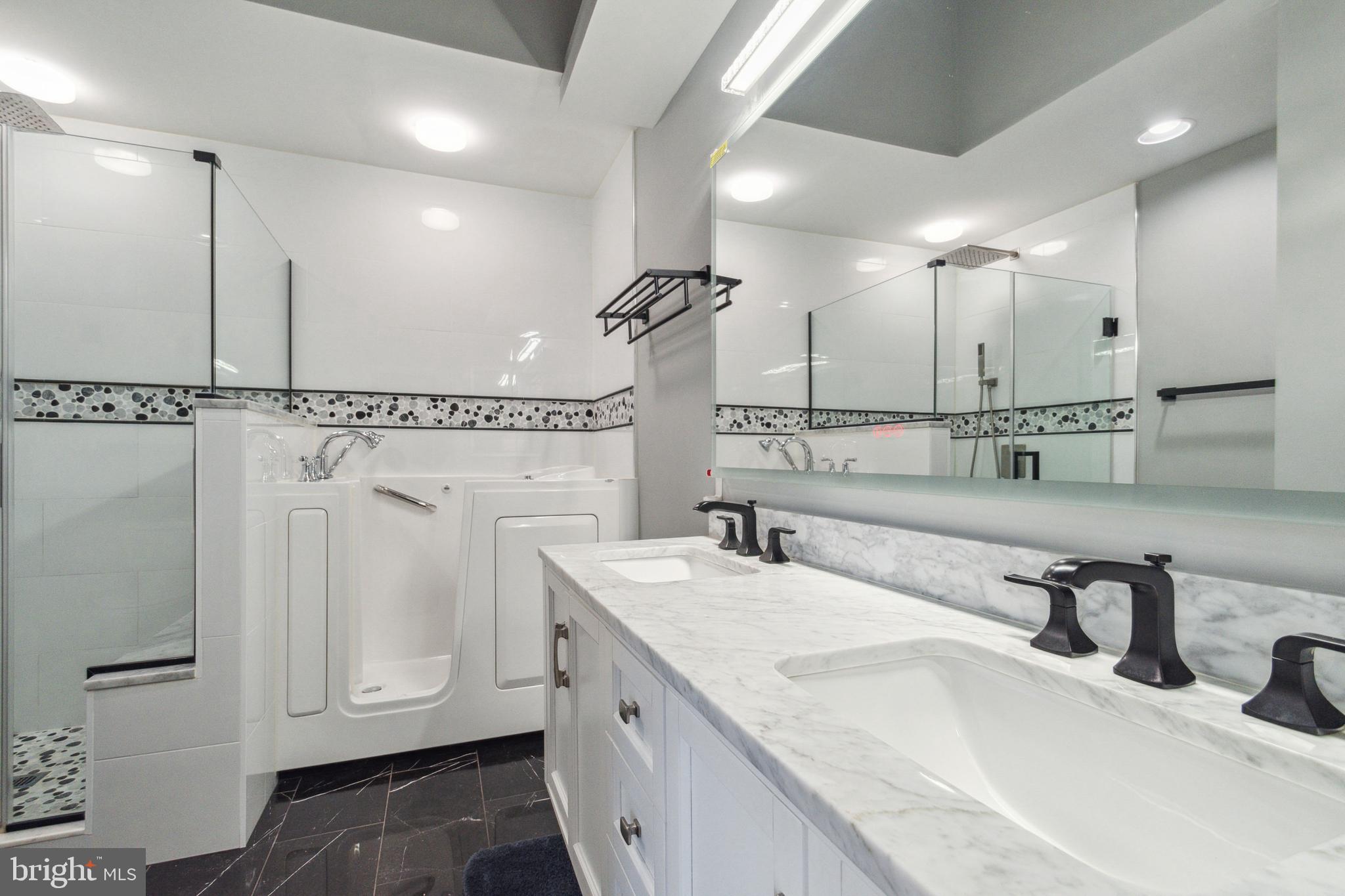 LAUREL LAKES - Residential