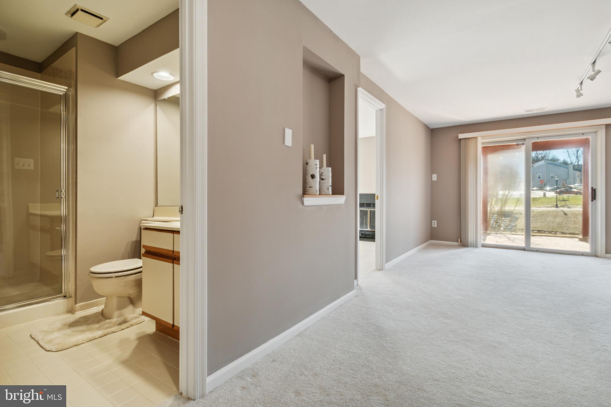 LAUREL LAKES - Residential