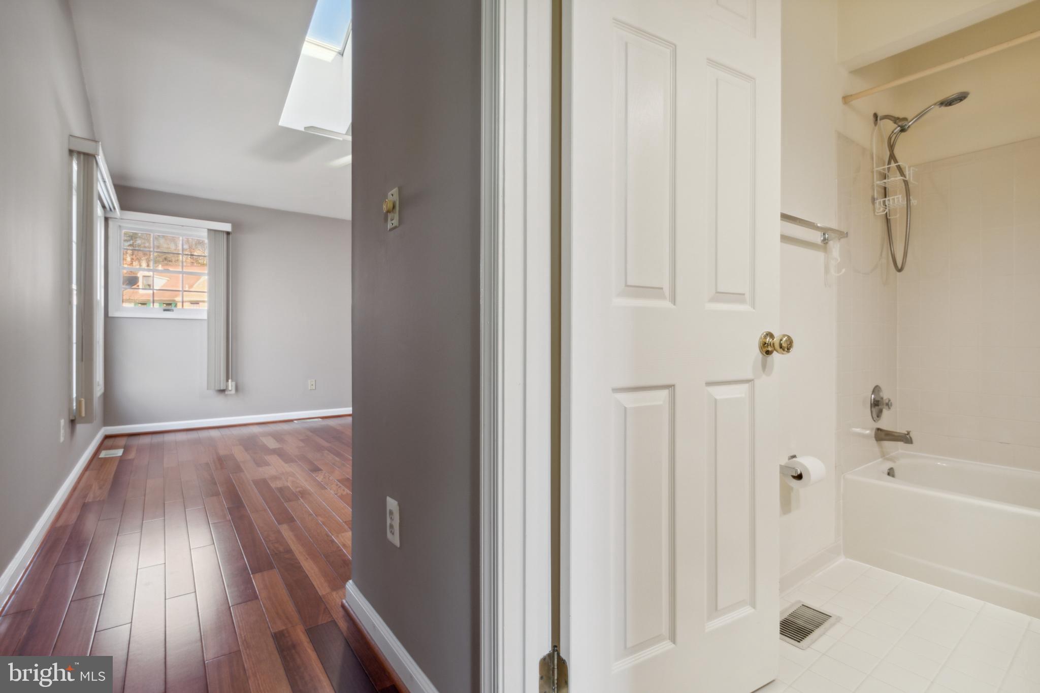 LAUREL LAKES - Residential