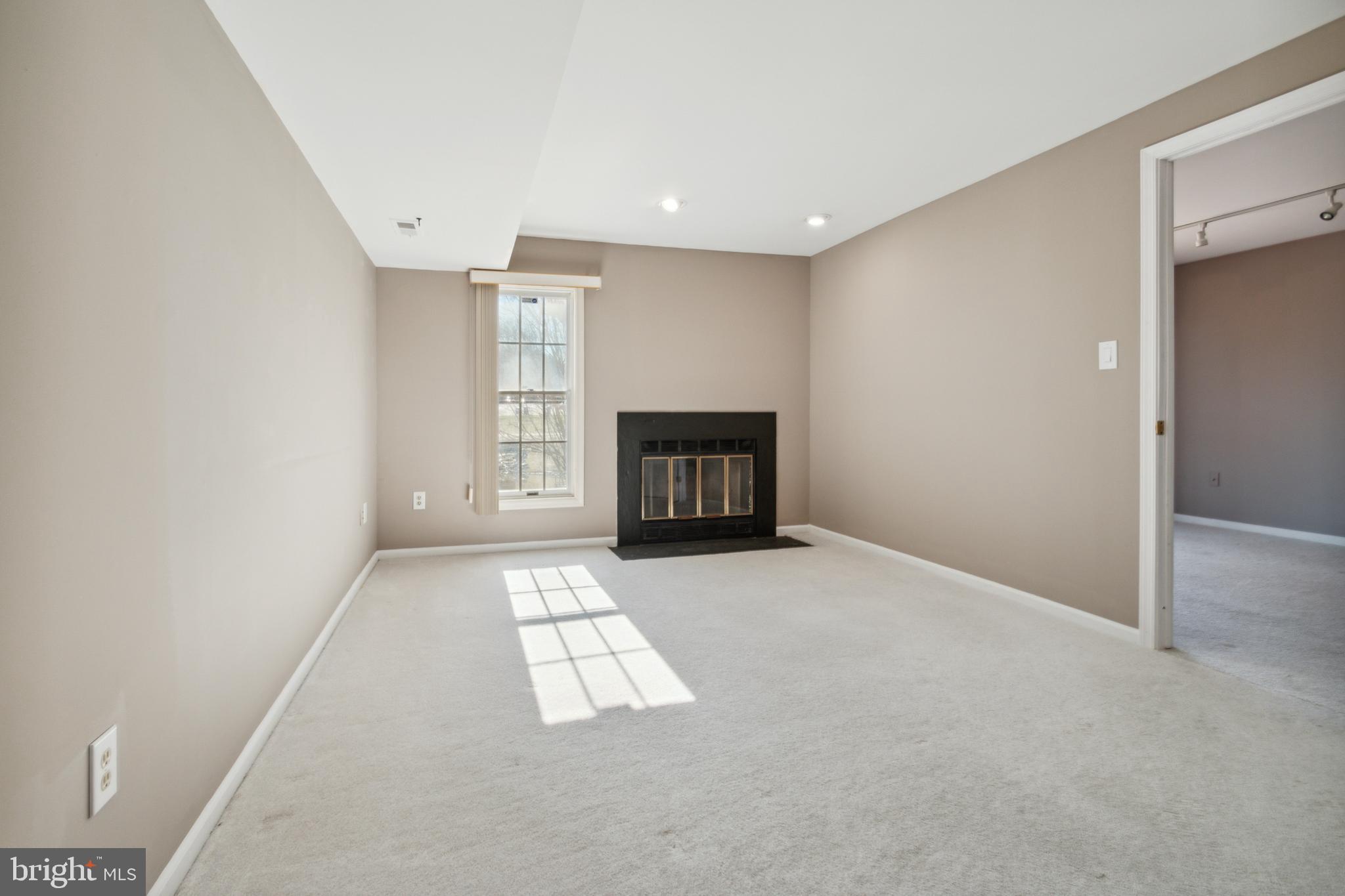 LAUREL LAKES - Residential