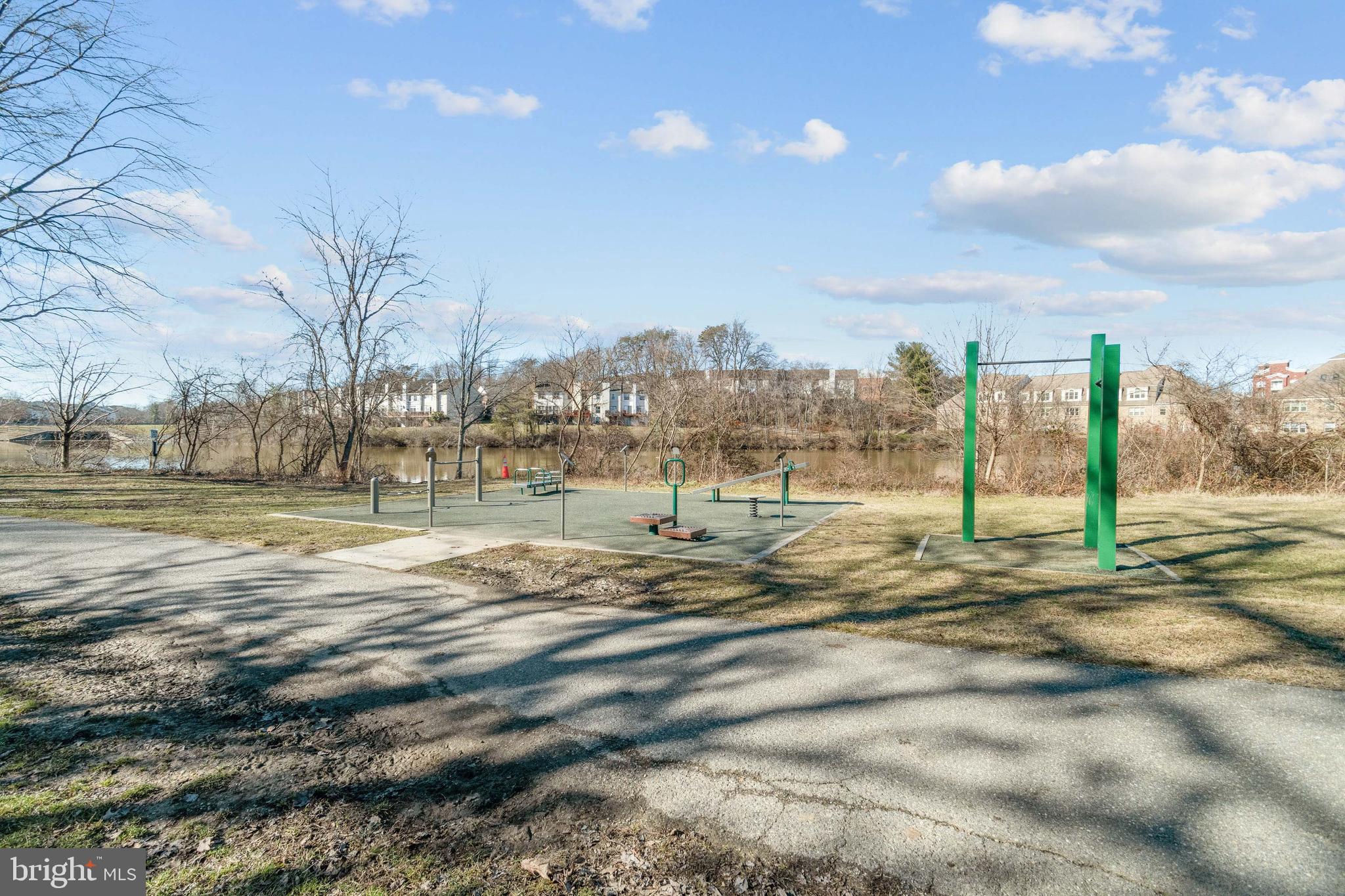 LAUREL LAKES - Residential