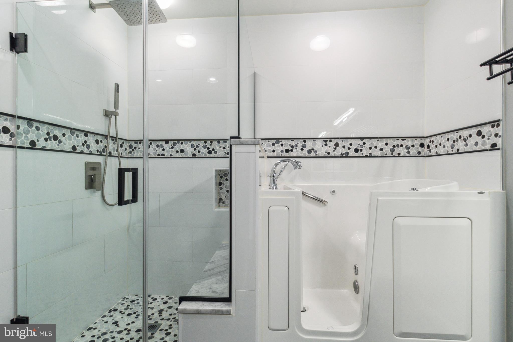 LAUREL LAKES - Residential