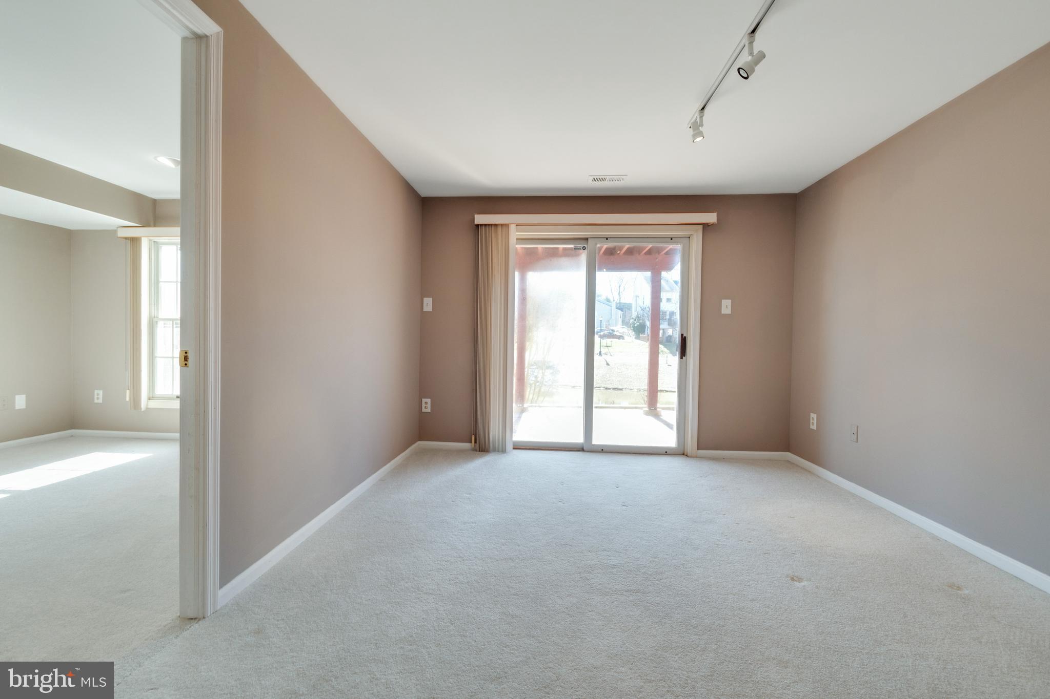 LAUREL LAKES - Residential